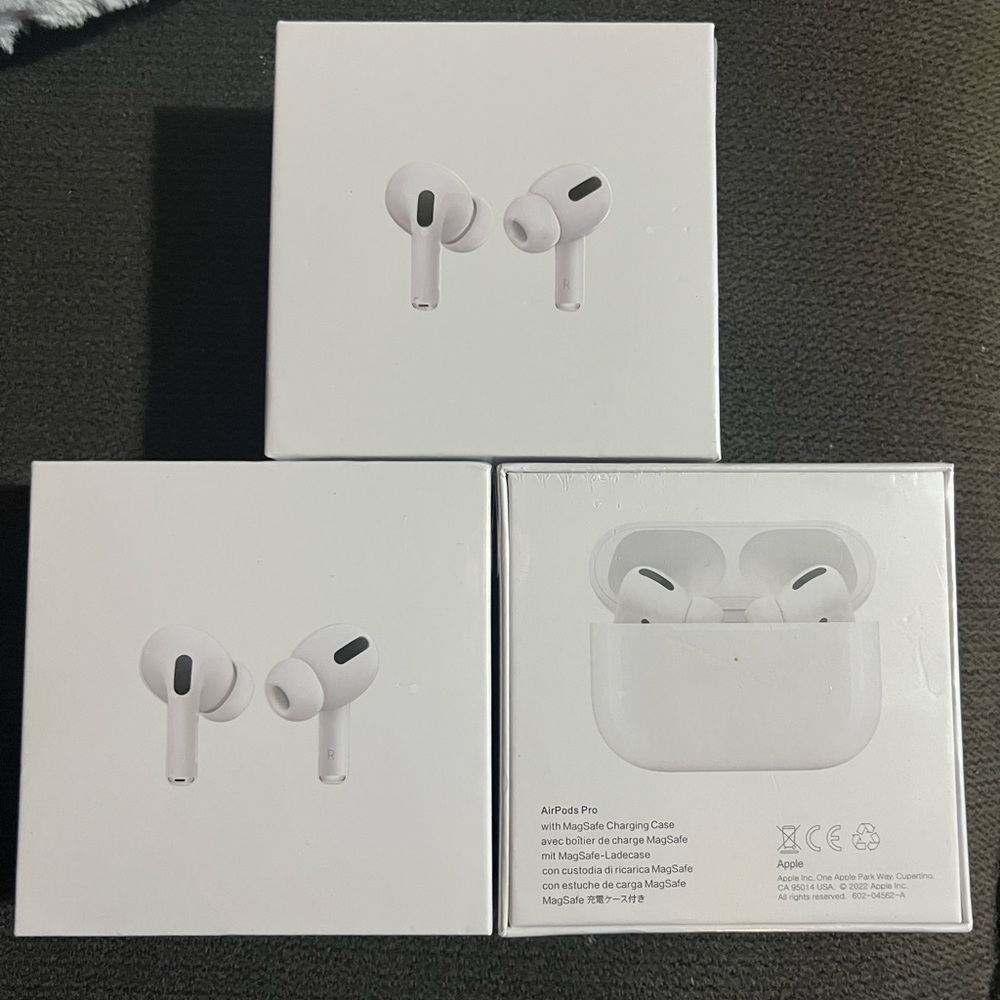 NEW Apple AirPods Pro With MagSafe Chatging Case Sealed Box Authentic
